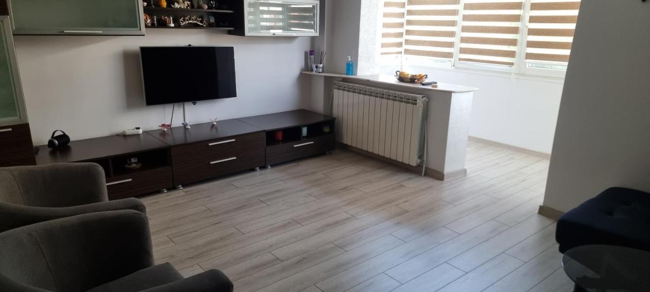 Ilona Apartament 3 Camere Рымнику-Вылча Экстерьер фото