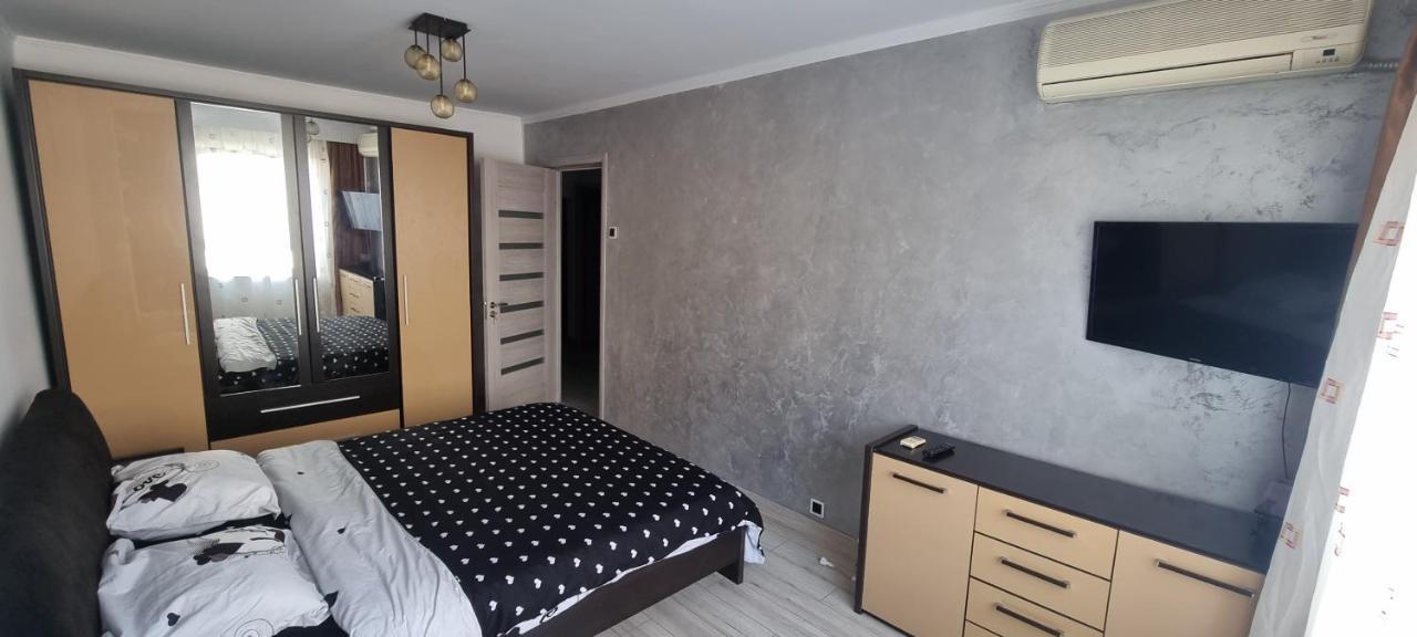 Ilona Apartament 3 Camere Рымнику-Вылча Экстерьер фото