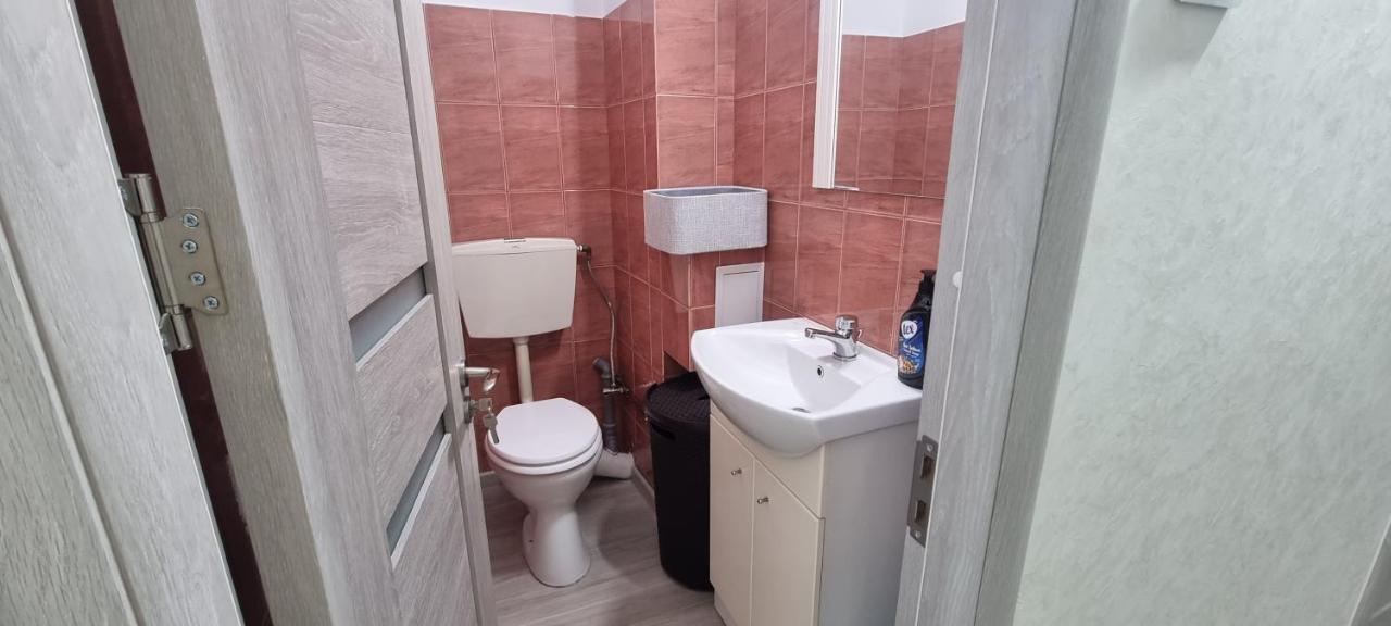Ilona Apartament 3 Camere Рымнику-Вылча Экстерьер фото