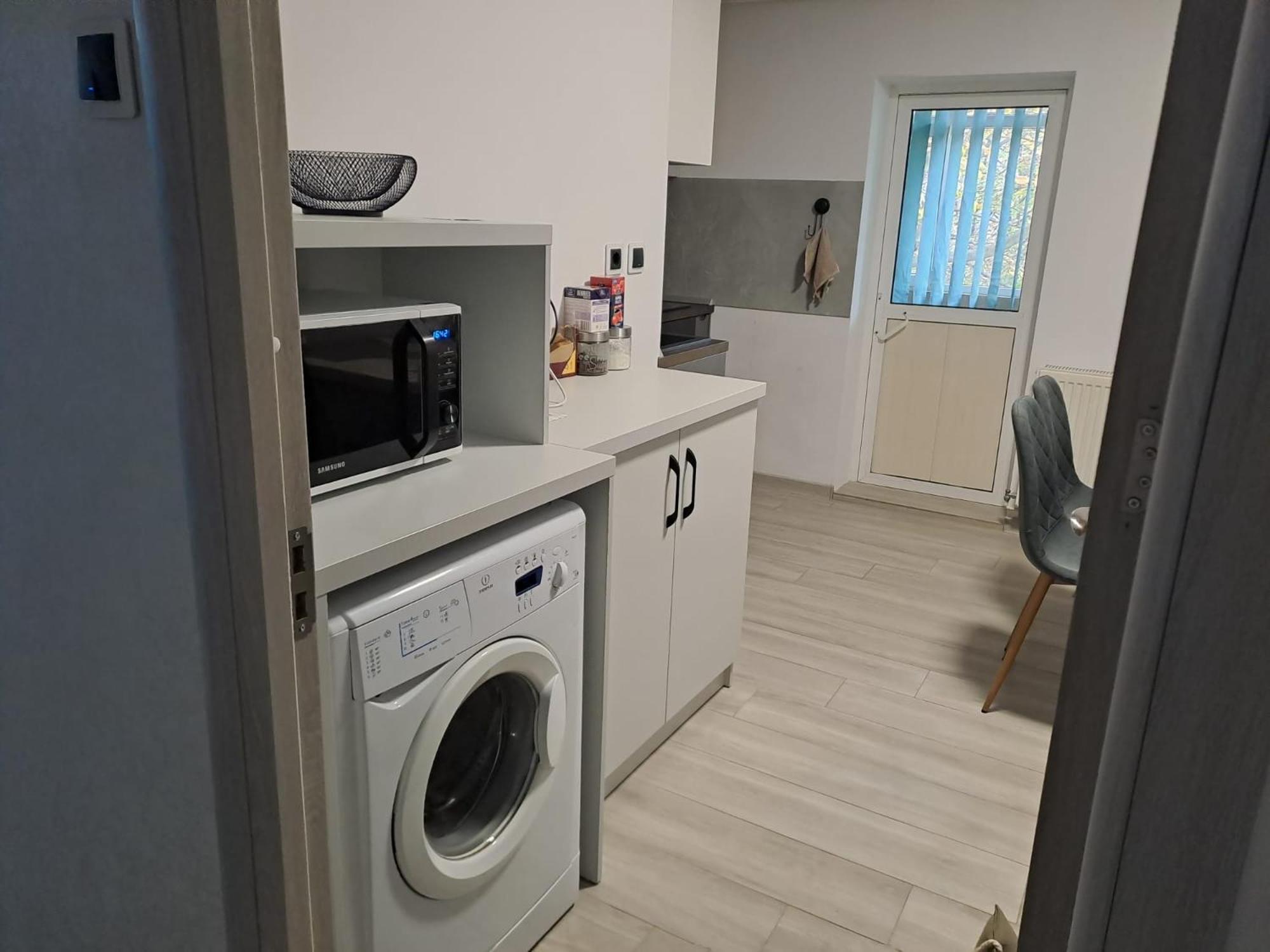 Ilona Apartament 3 Camere Рымнику-Вылча Экстерьер фото